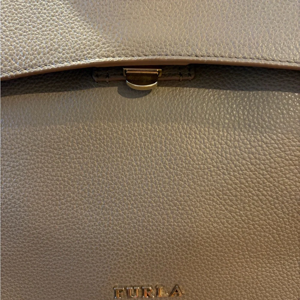 Oh so Chic Furla Leather Top Handle Bag in Tiramisu - Picture 3 of 10